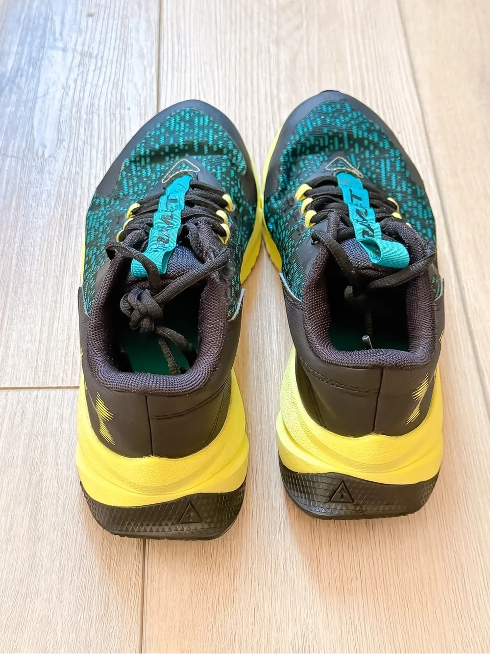 UNDER ARMOUR BOYS RUNNING SHOE BUNDLE SIZE 5.5 SCRAMJET 5 CHARGED PURSUIT 3